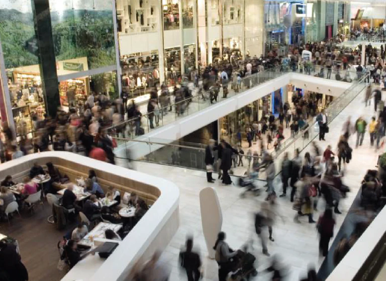 Centro comercial con clientes, entorno de trabajo de Workout Retail
