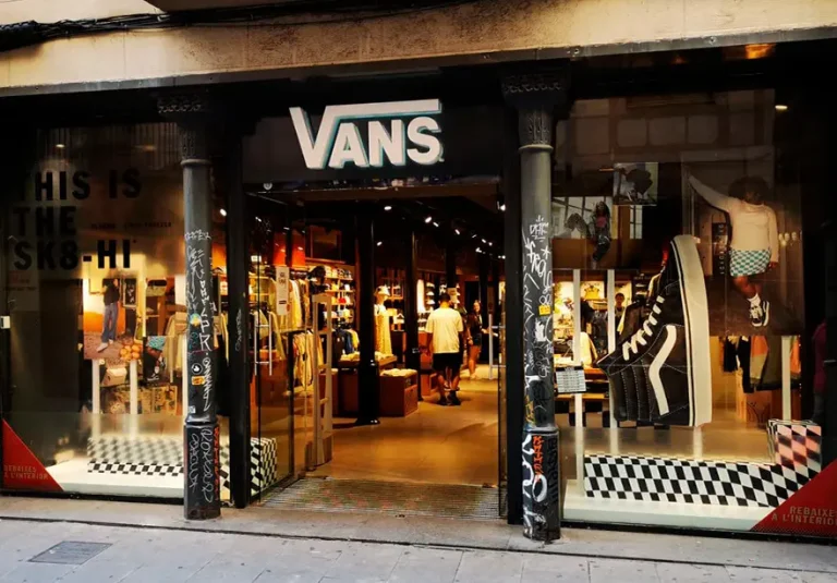 Window dressing in a fashion store